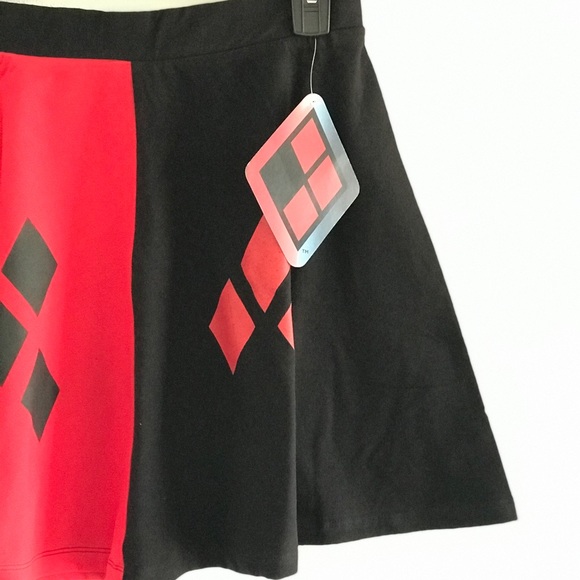 ♦️DC Comics Harley Quinn Skirt♦️ - Picture 3 of 5